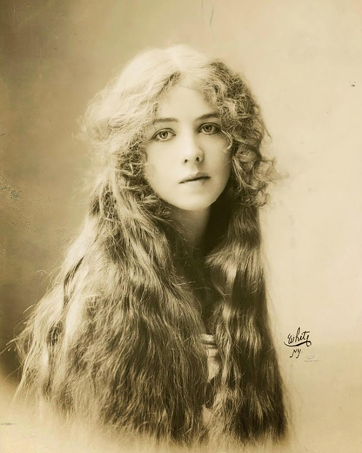 Actress Ione Bright-Before